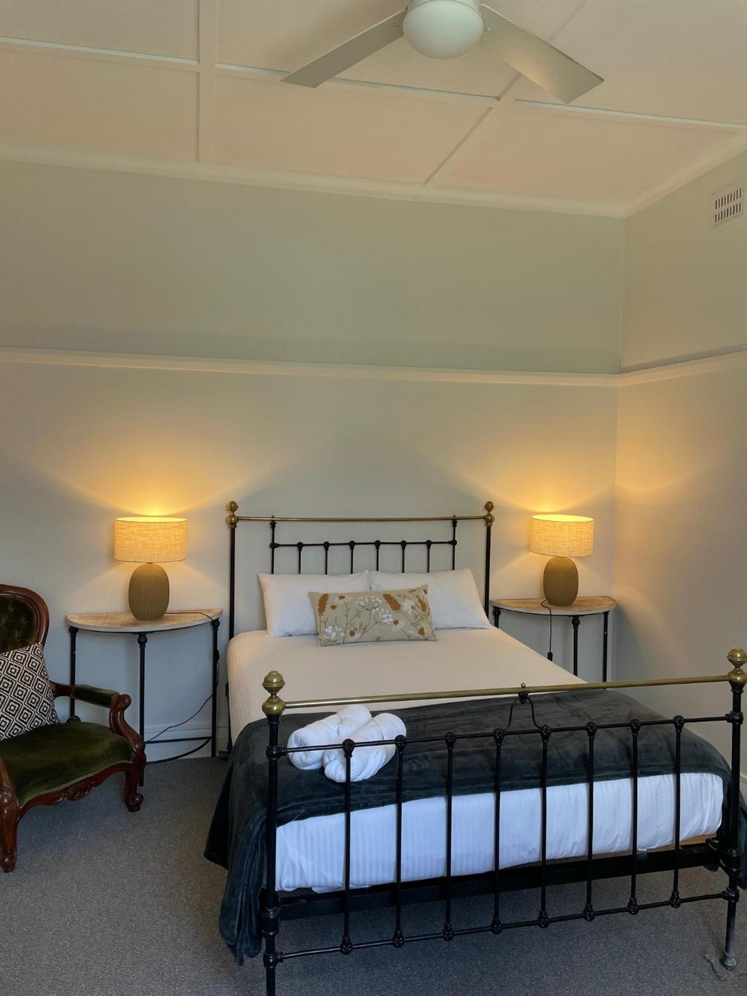 The Bolt Inn Uralla Экстерьер фото