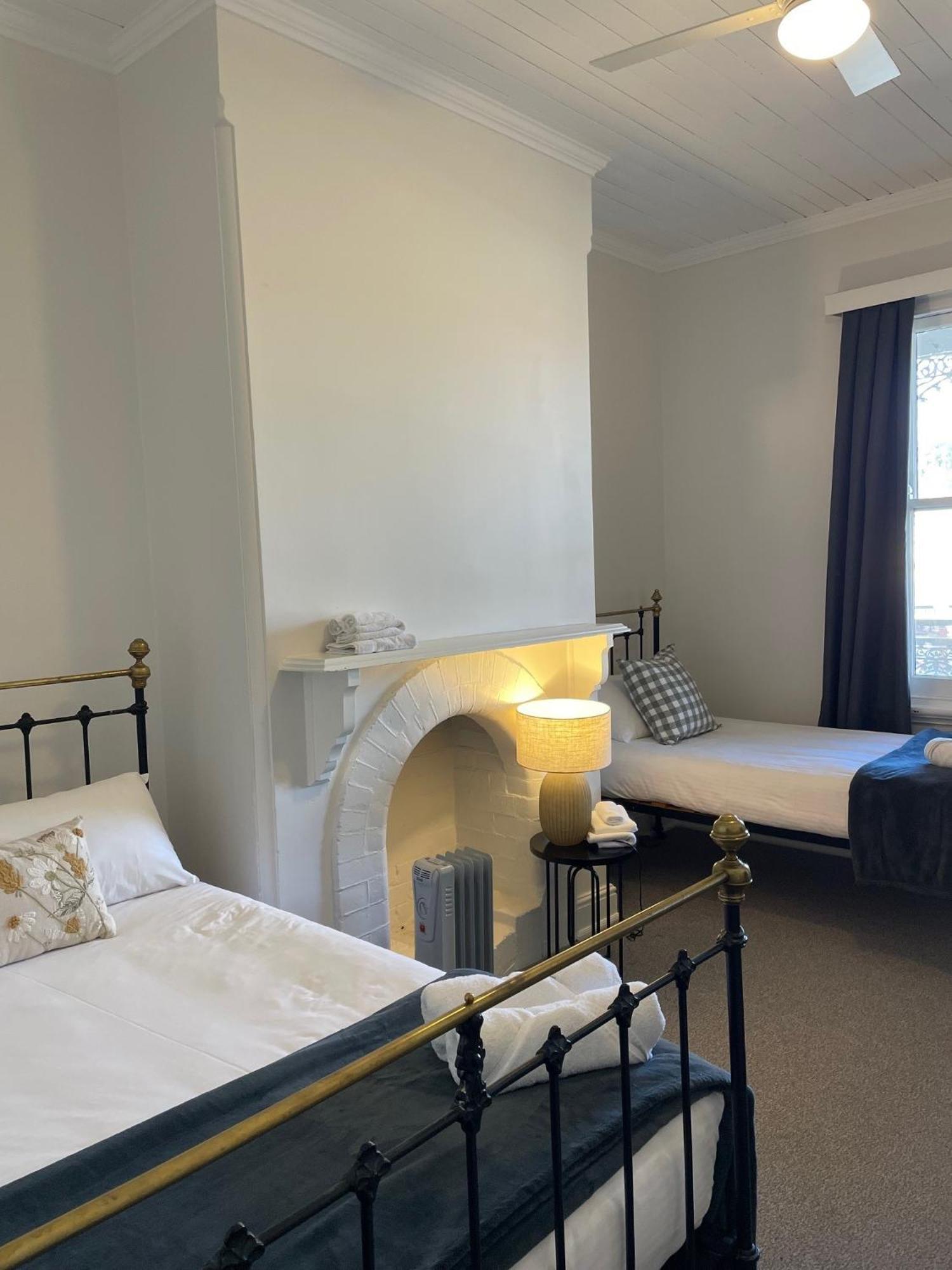 The Bolt Inn Uralla Экстерьер фото