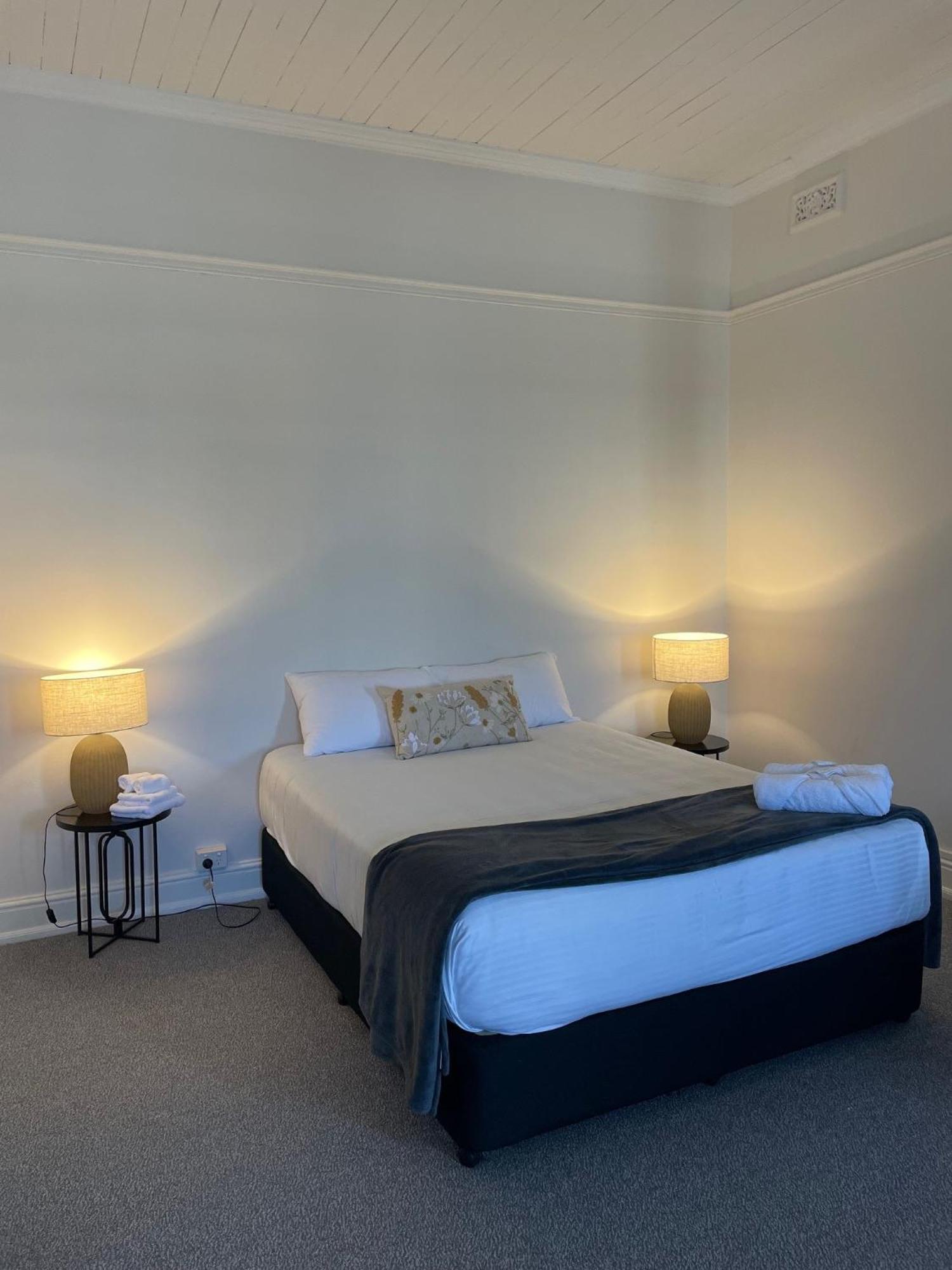 The Bolt Inn Uralla Экстерьер фото